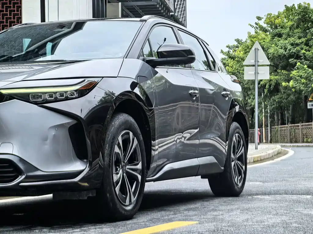 Toyota bZ4X — миниатюра 7
