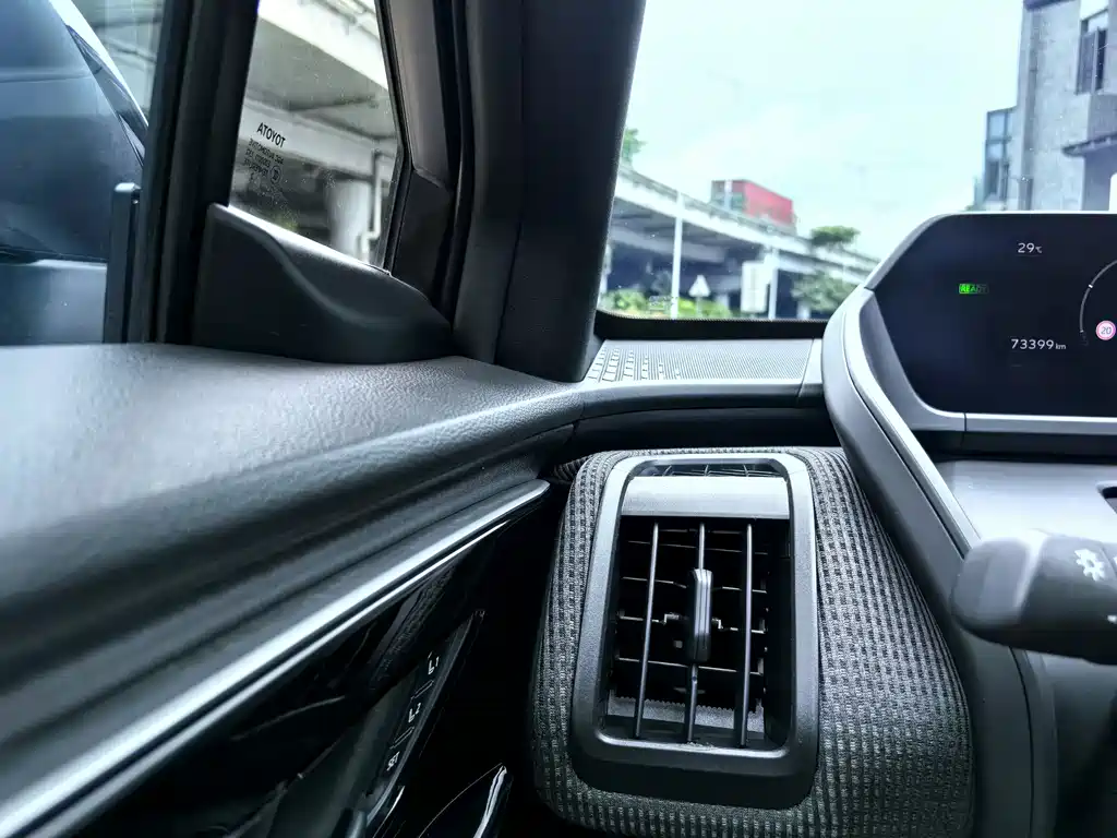 Toyota bZ4X — миниатюра 36