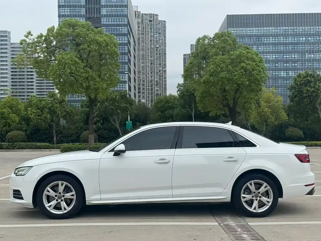 AUDI  A4L