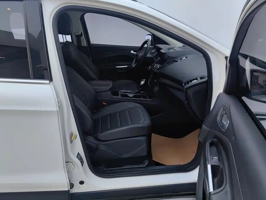 Ford Kuga — миниатюра 8