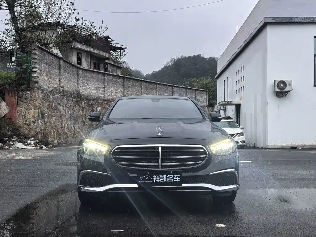 Mercedes-Benz E-Class — миниатюра 2