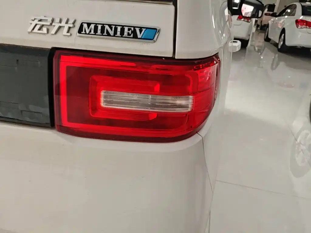 Wuling MINIEV — миниатюра 8