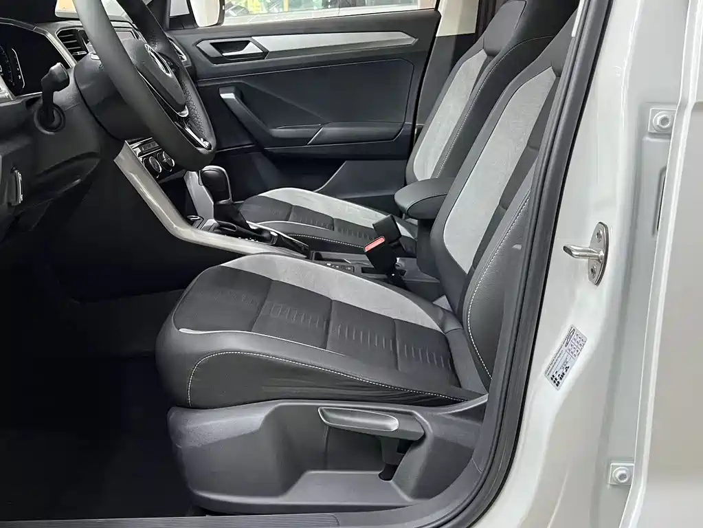 VOLKSWAGEN T ROC EXPLORING SONGS