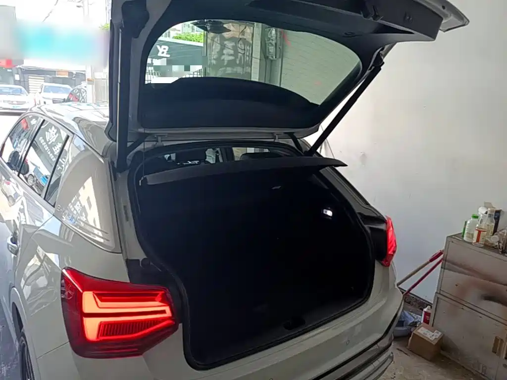 Audi Q2L e-tron — миниатюра 19