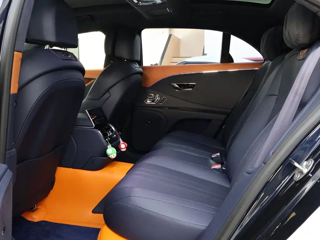 Bentley Flying Spur PHEV — миниатюра 18