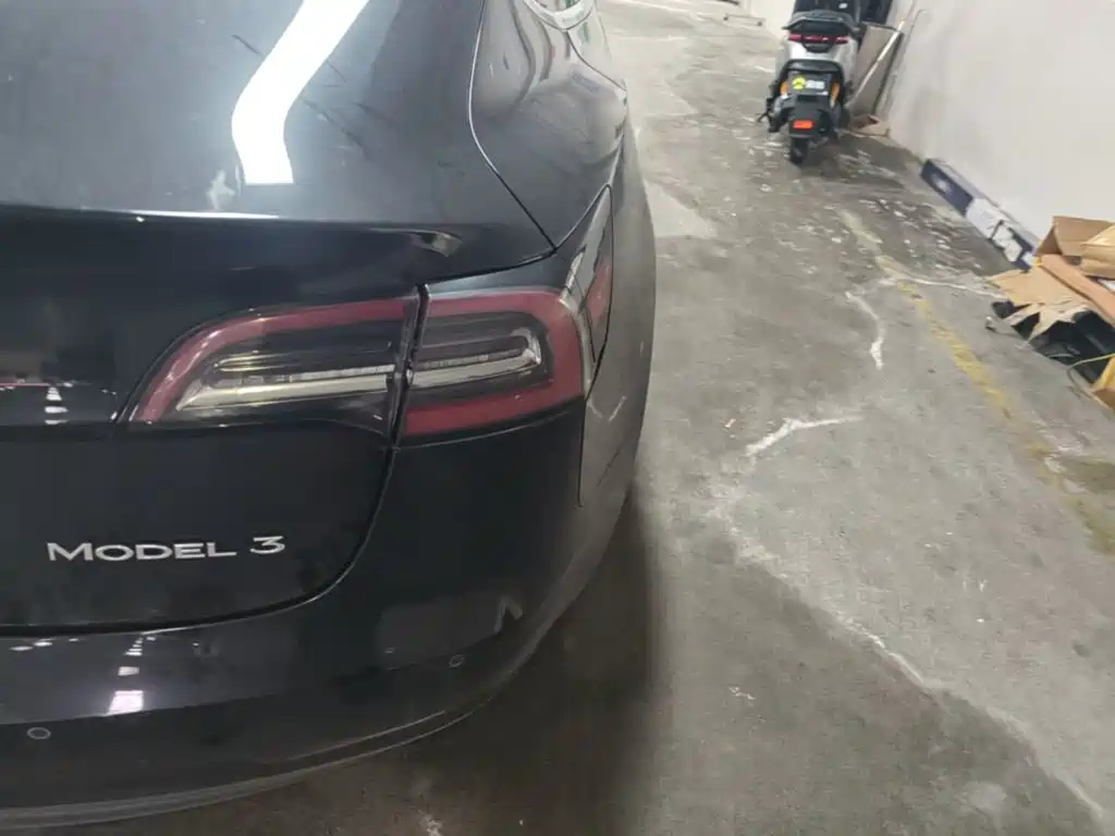 Tesla Model 3 — миниатюра 8