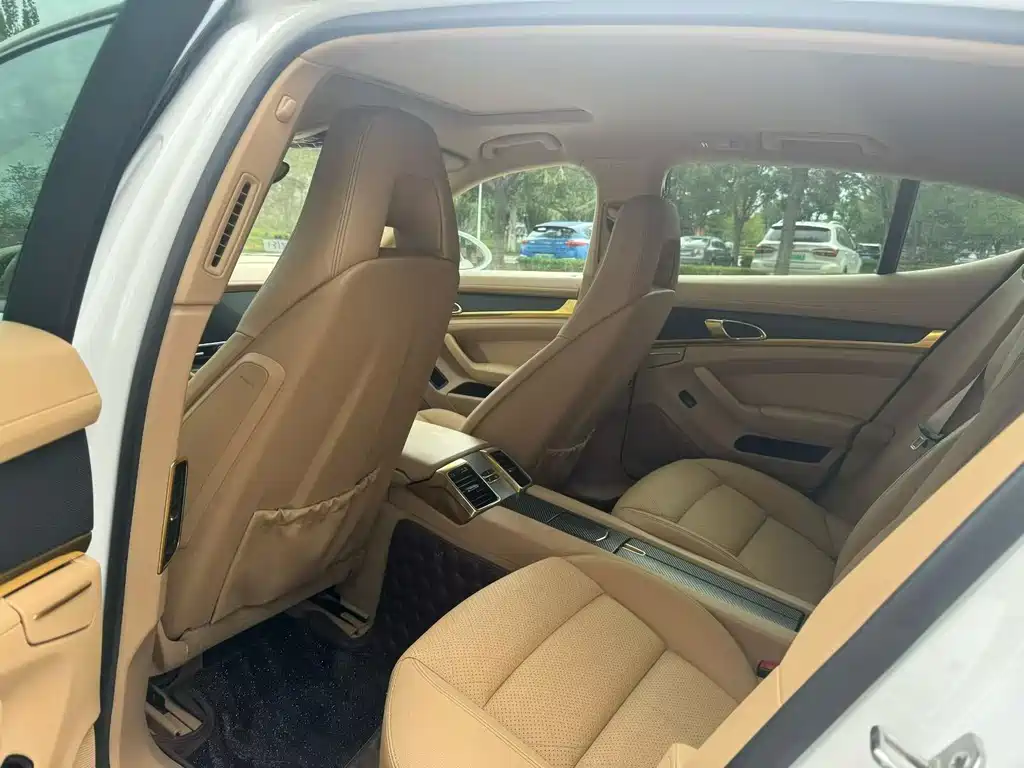 Porsche Panamera 2013 Panamera 4 Platinum Edition 3.6L