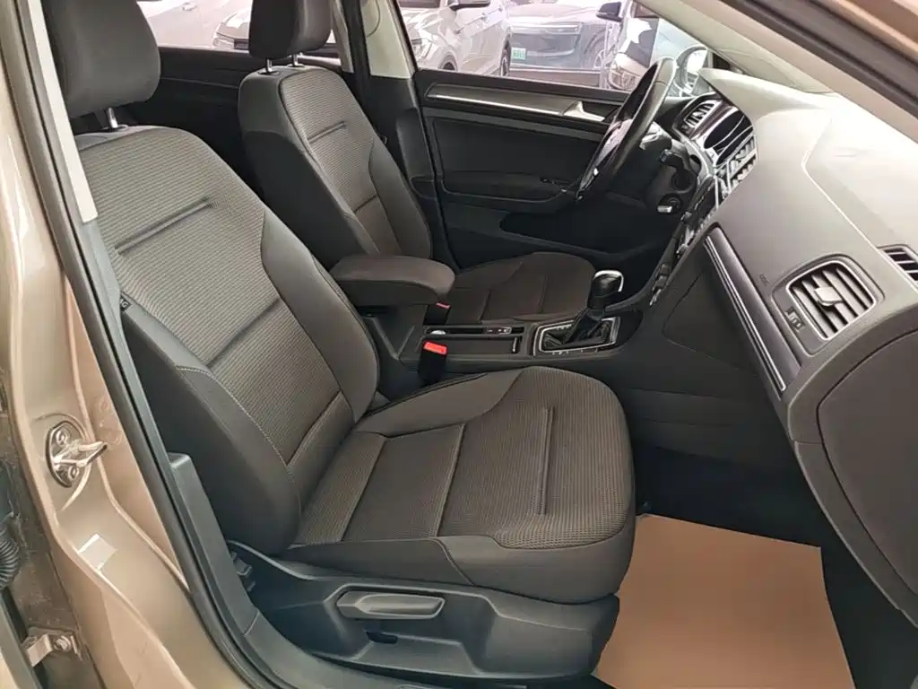 Volkswagen Golf — миниатюра 25