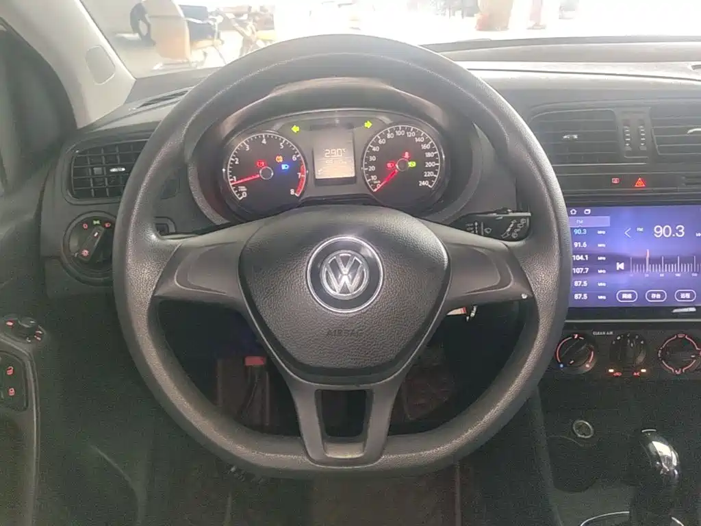 Volkswagen Polo — миниатюра 11