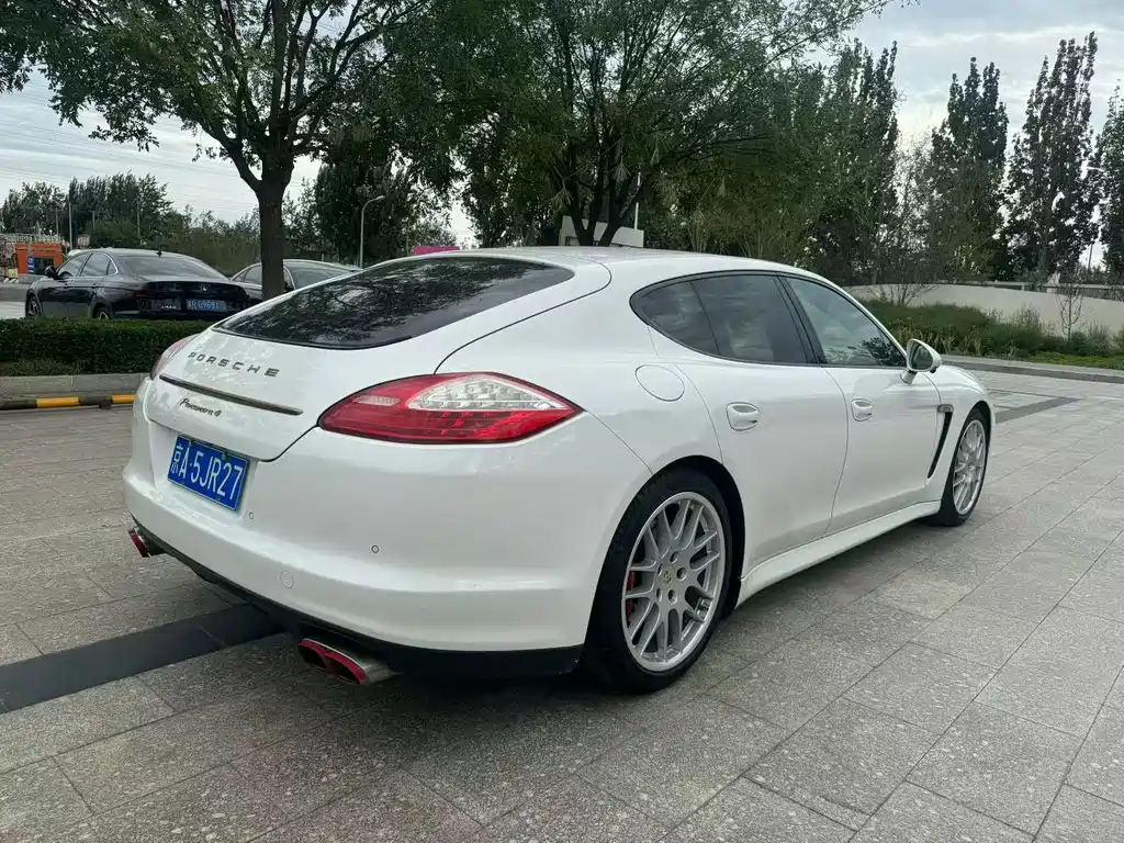 Porsche Panamera 2013 Panamera 4 Platinum Edition 3.6L