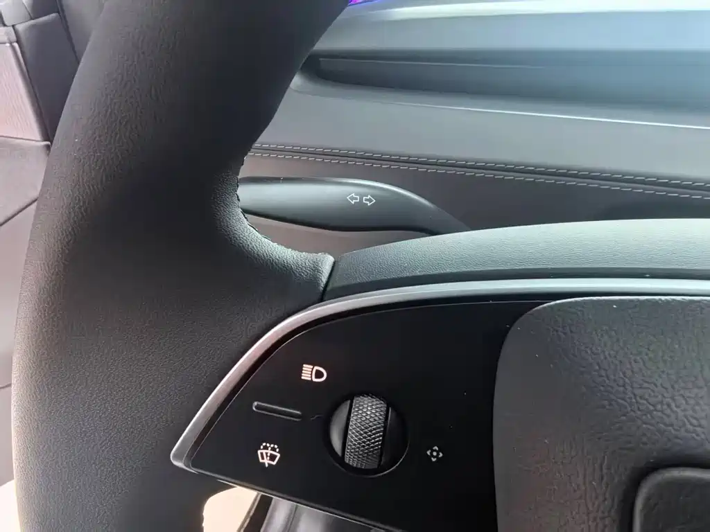 Tesla Model Y — миниатюра 22