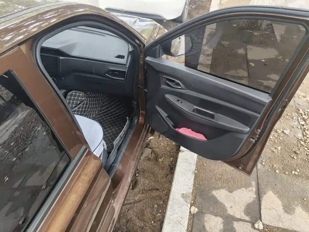 Wuling Hongguang — миниатюра 18