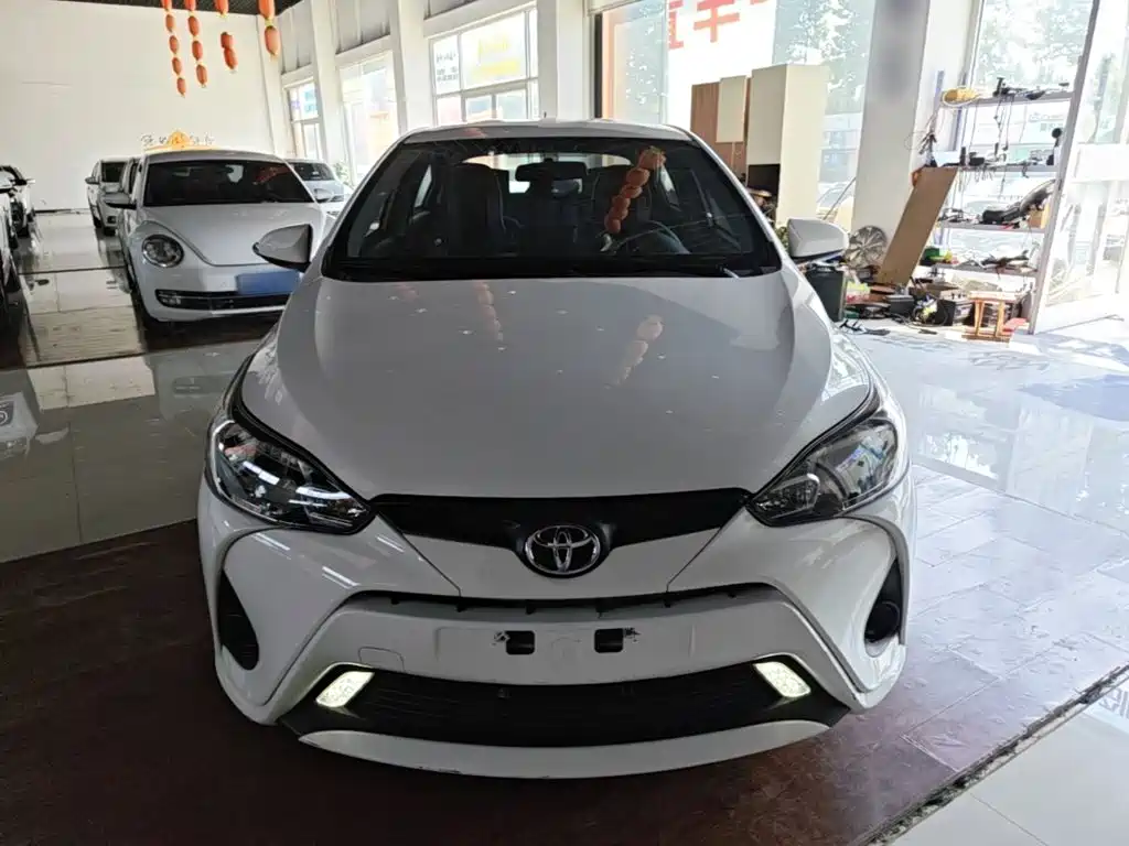 Toyota Yaris L — миниатюра 3
