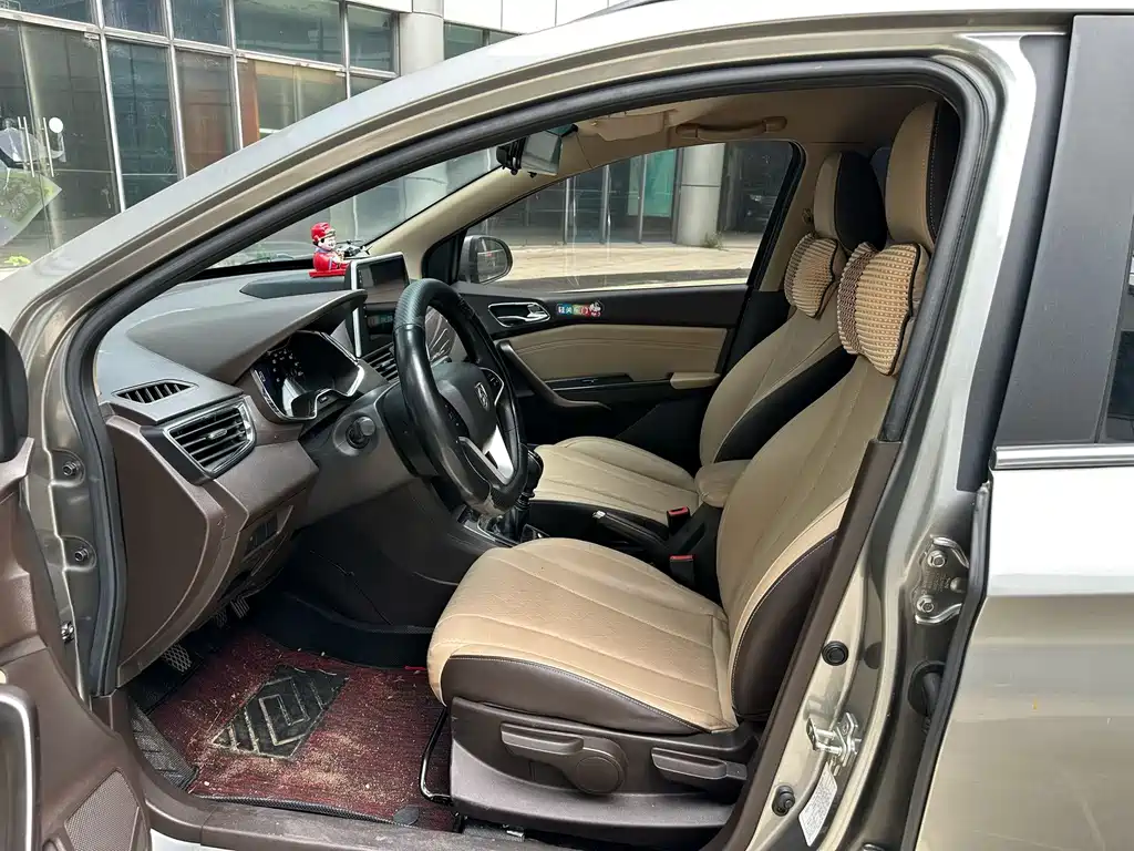 Baojun 310W — миниатюра 6