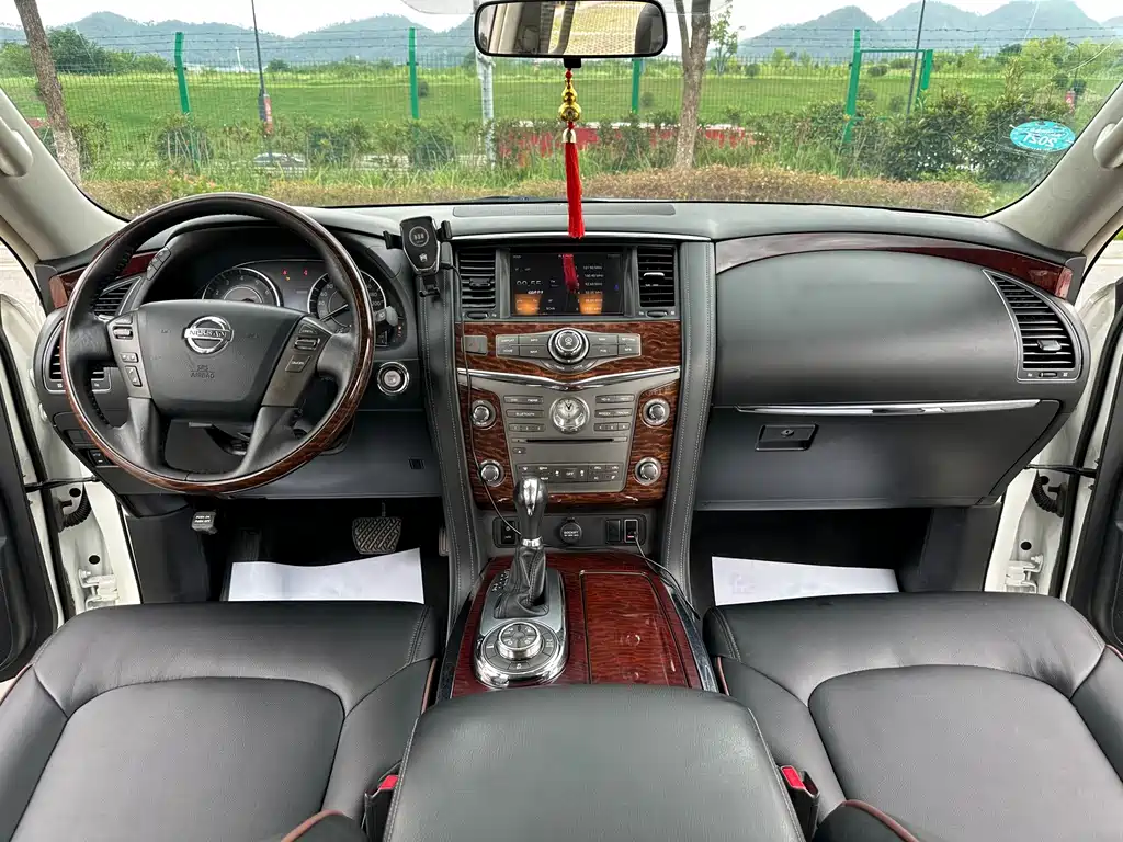 Nissan Patrol — миниатюра 9