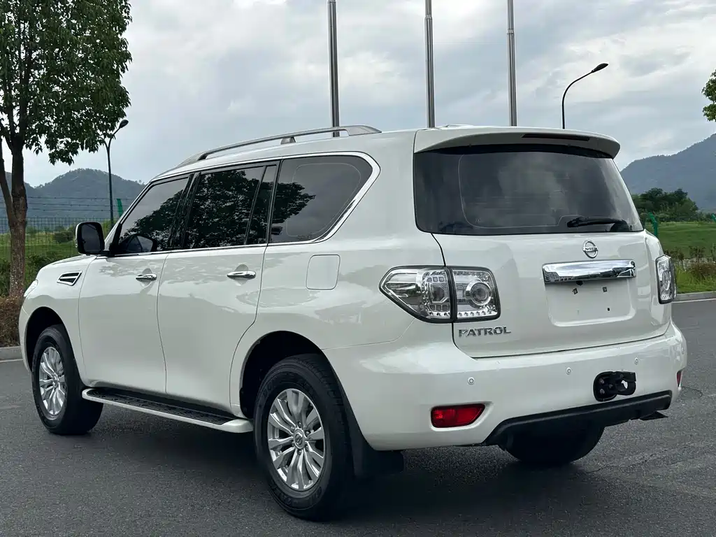 Nissan Patrol — миниатюра 16