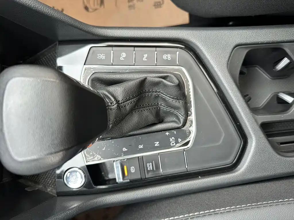 Volkswagen Tiguan L — миниатюра 14
