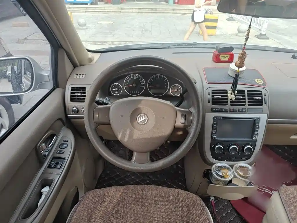 Buick GL8 — миниатюра 3