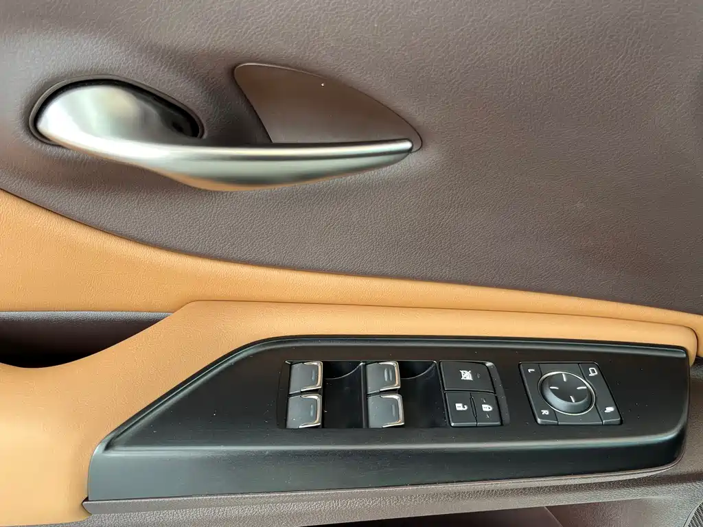 Lexus ES — миниатюра 15