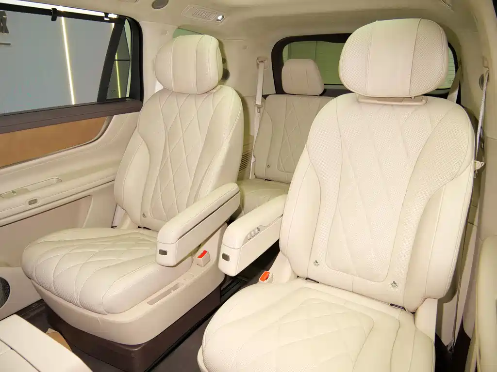 AITO ASK THE WORLD M9