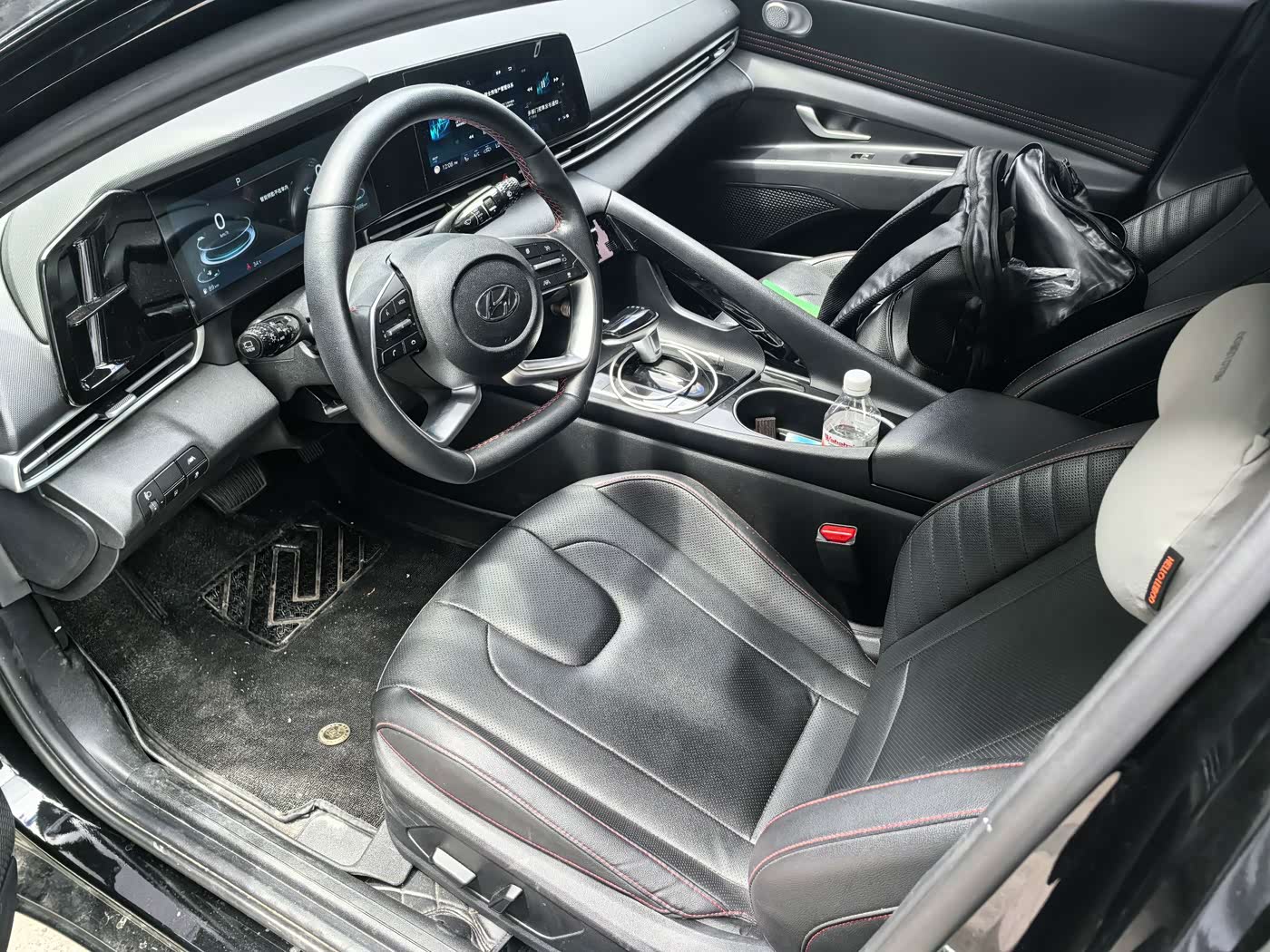 Hyundai Elantra 1.5 л 2023 г. Чёрный, пробег 37000 км
