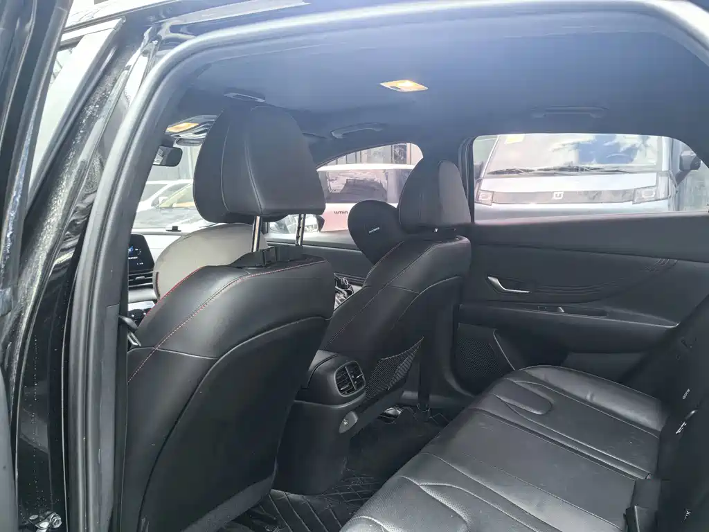 Hyundai Elantra — миниатюра 9