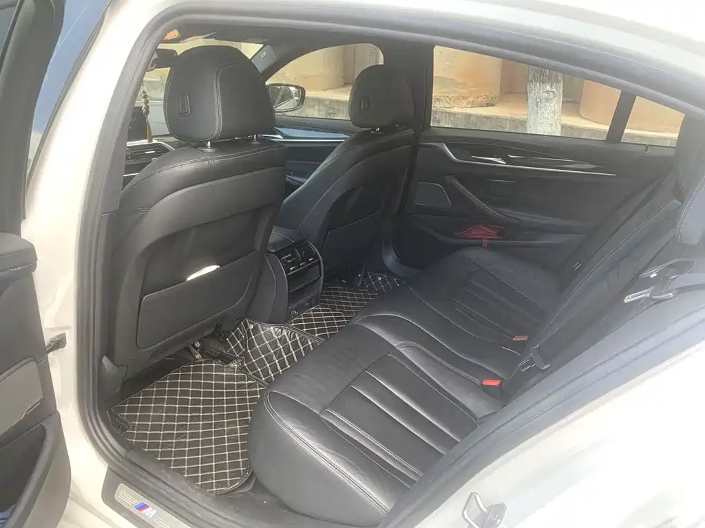 BMW 5 Series — миниатюра 8