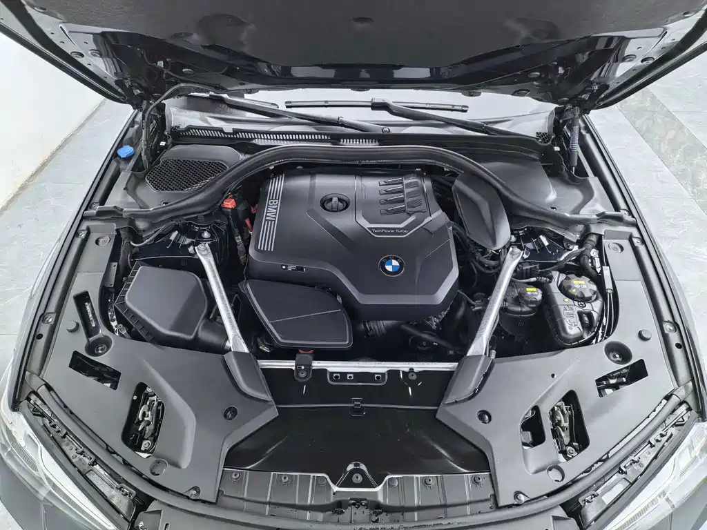 BMW 5 Series — миниатюра 11
