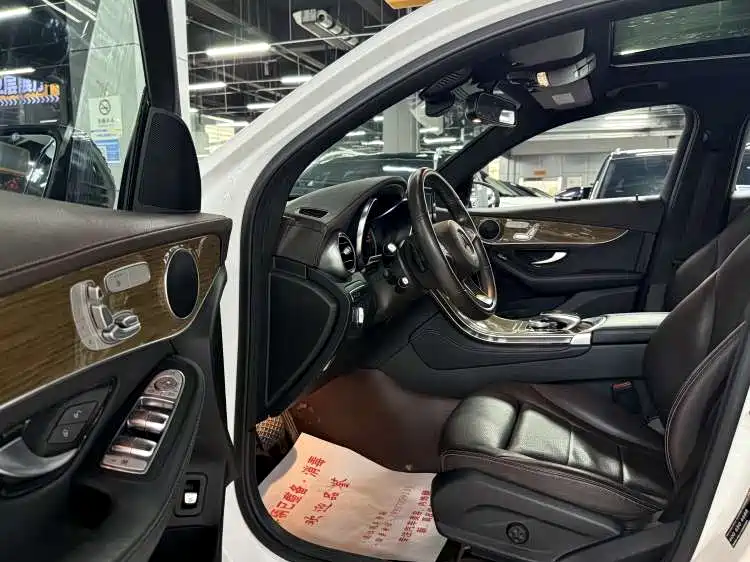 Mercedes-Benz GLC 2019 GLC 260 4MATIC SUV