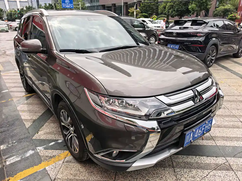 Mitsubishi Outlander — миниатюра 5