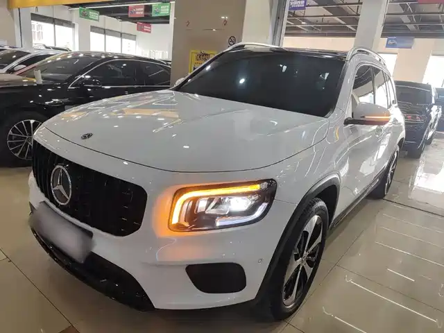 MERCEDES BENZ GLB