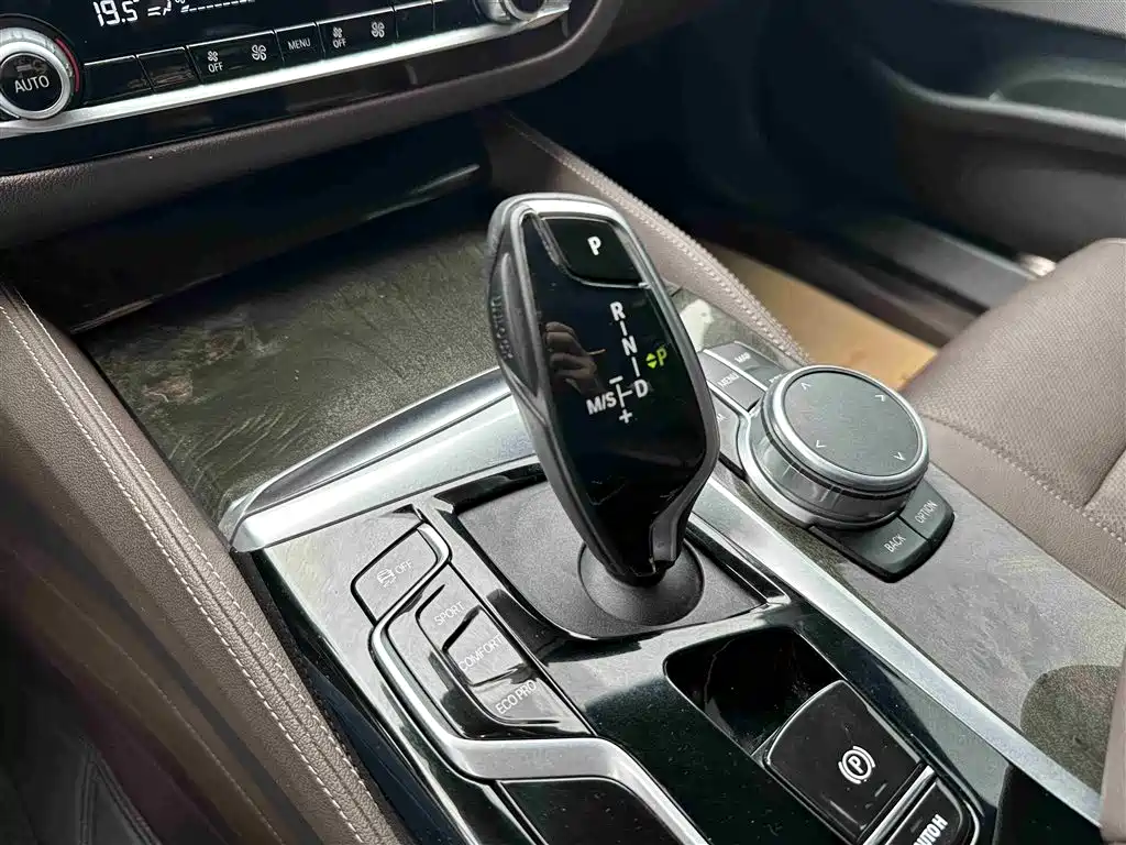 BMW 5 SERIES