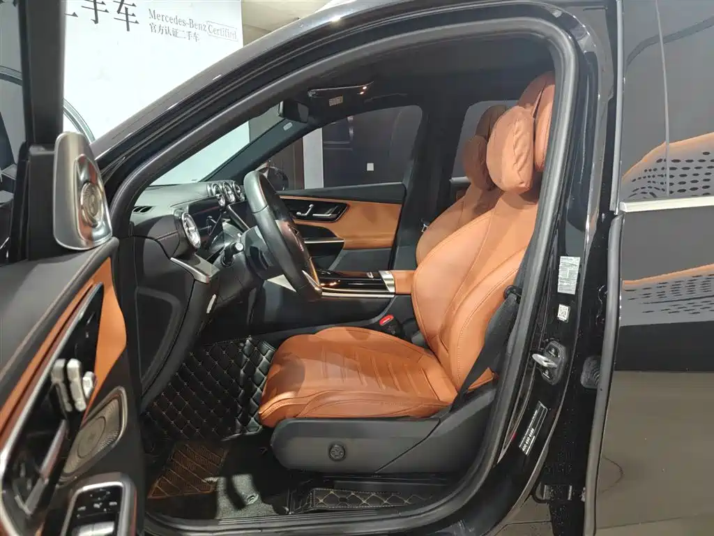 Mercedes-Benz GLC 2023 GLC 260 L 4MATIC 5 мест