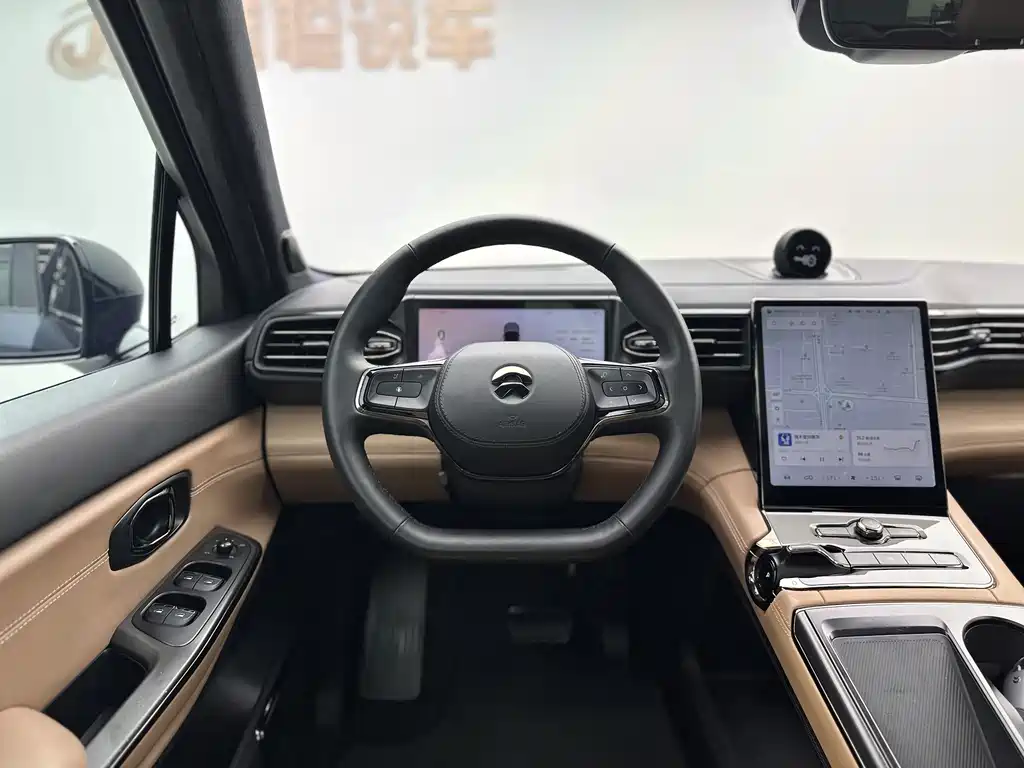 NIO ES8 2020 580KM мест