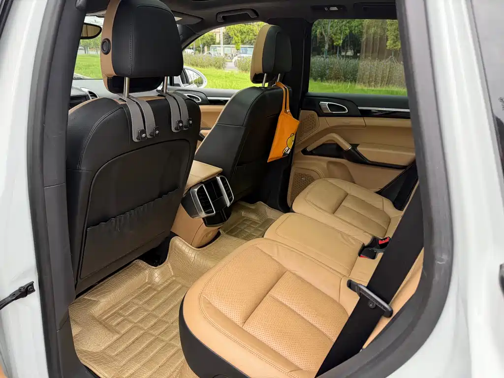 Porsche Cayenne — миниатюра 10