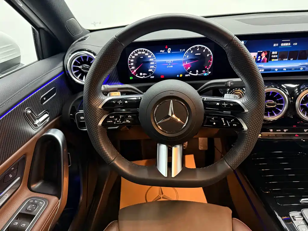 Mercedes-Benz A-Class A 2024 A 200 L Fashion