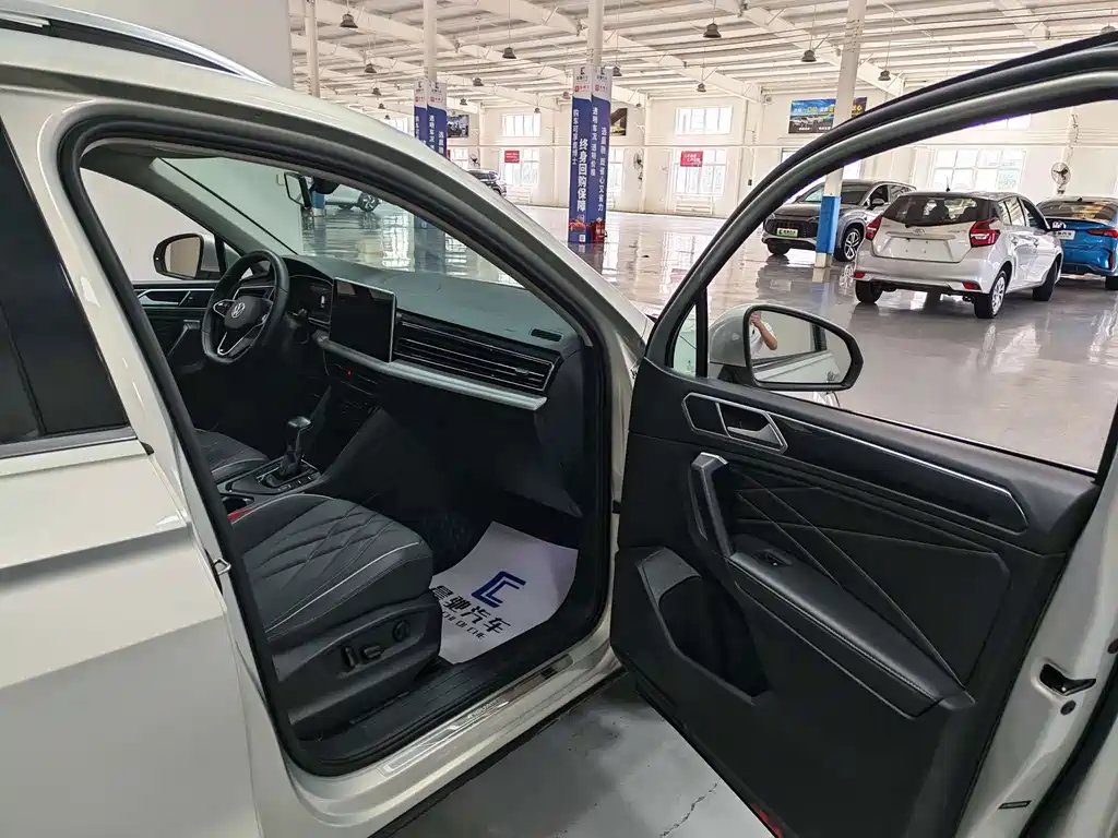 Volkswagen Tiguan L — миниатюра 13