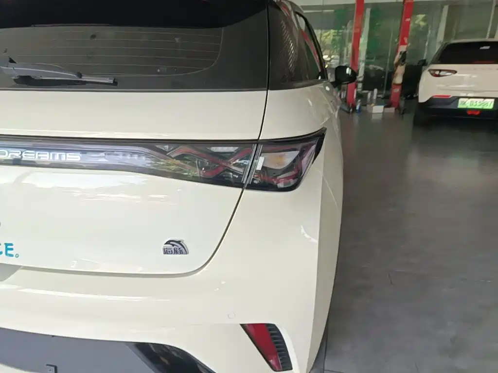 BYD Dolphin — миниатюра 8