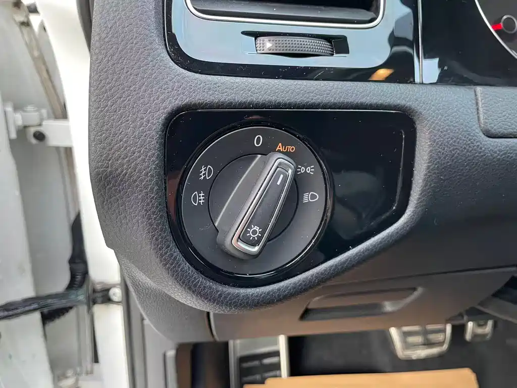 Volkswagen Golf — миниатюра 21