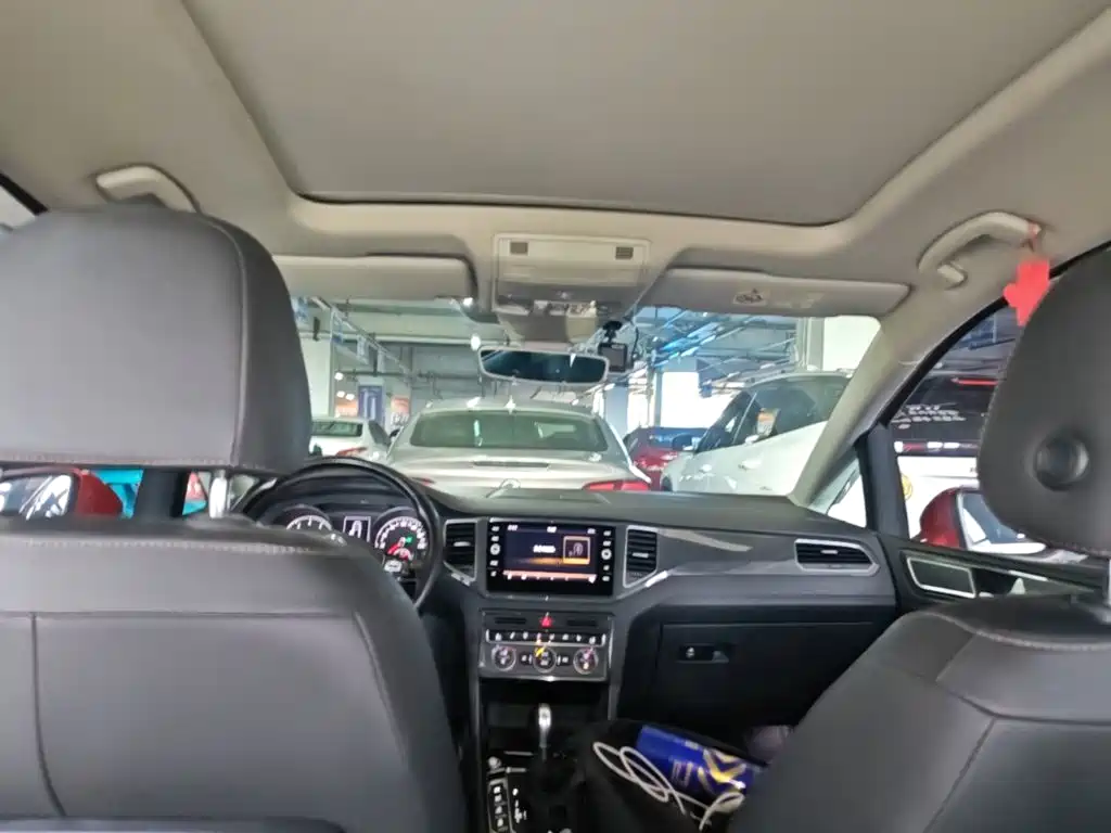 Volkswagen Golf Sportsvan — миниатюра 18