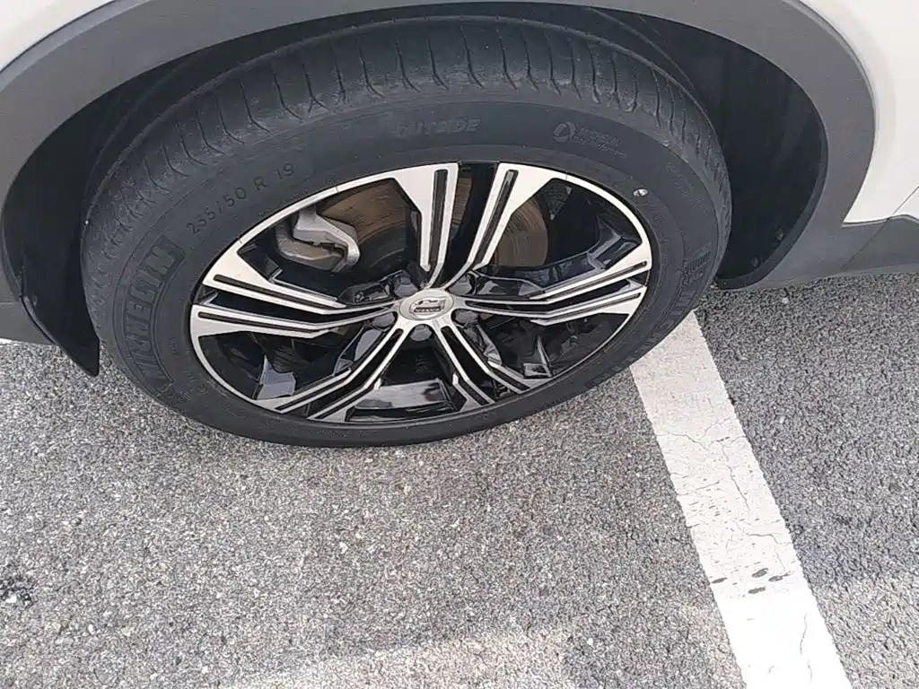 Volvo XC40 — миниатюра 23