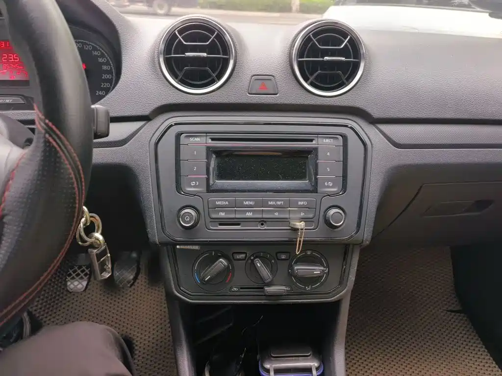 Volkswagen Jetta — миниатюра 9