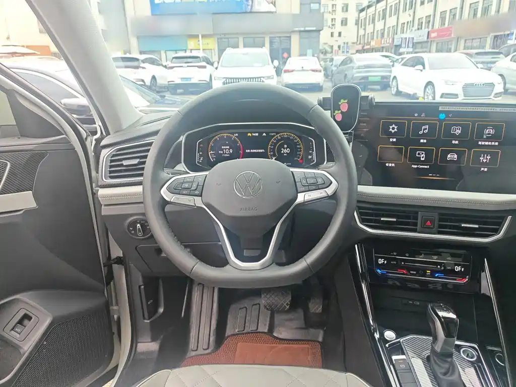 Volkswagen Tayron 2025 330TSI