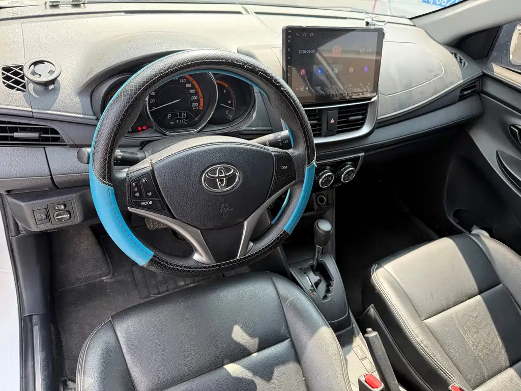 Toyota Yaris L — миниатюра 5