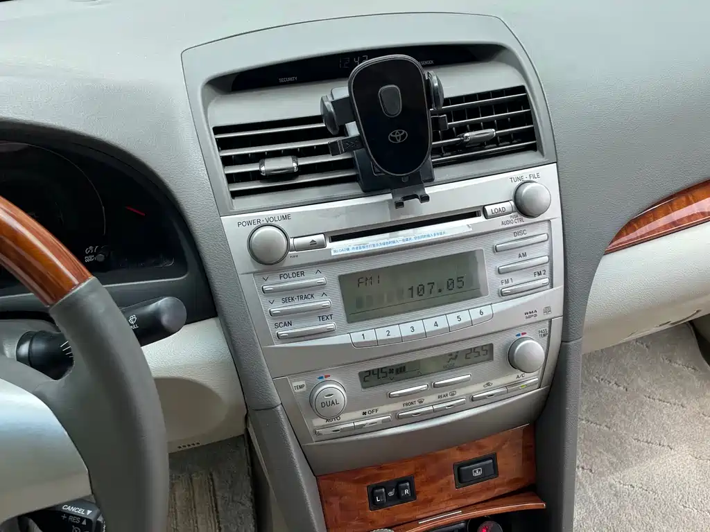 Toyota Camry — миниатюра 14