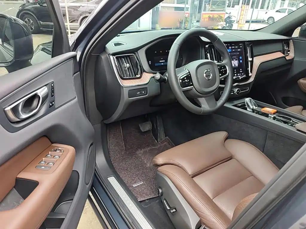 Volvo XC60 PHEV — миниатюра 16