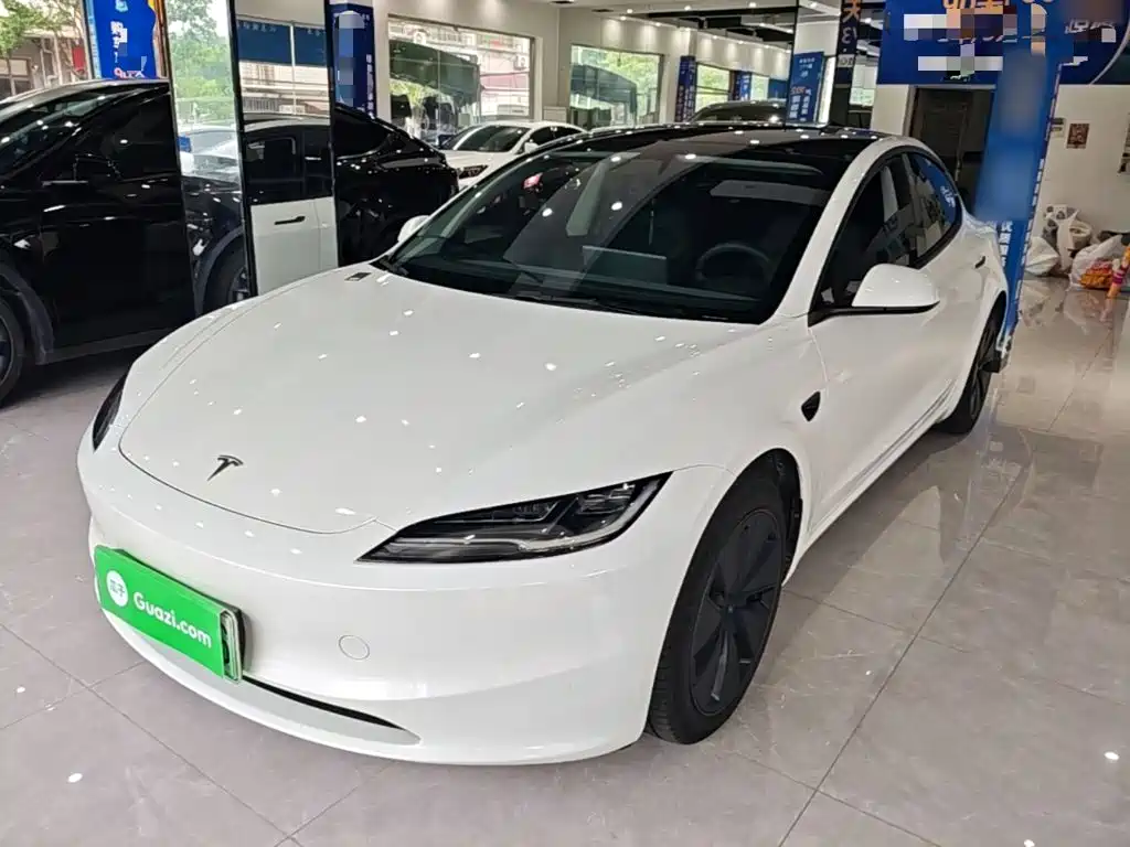Tesla Model 3 — миниатюра 2
