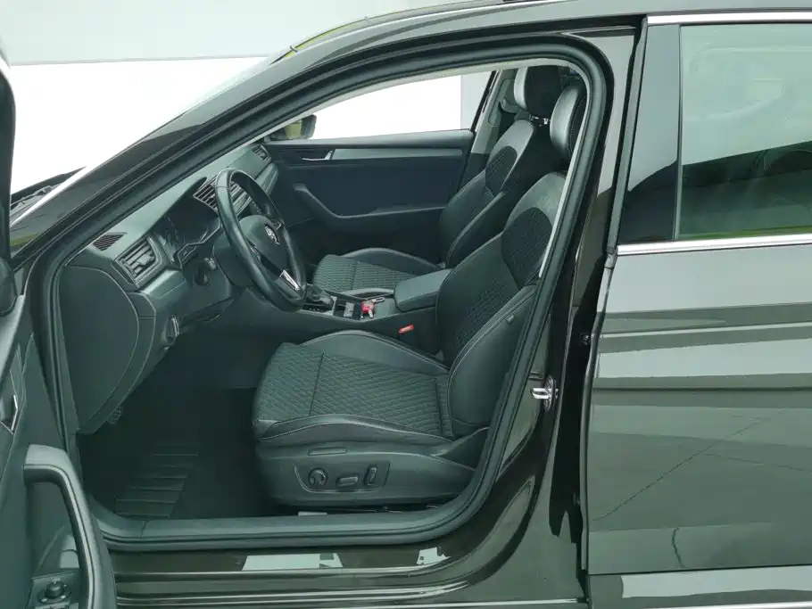 Skoda Superb — миниатюра 9