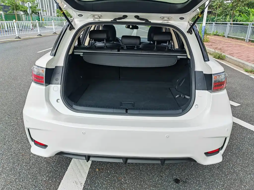 Lexus CT — миниатюра 16
