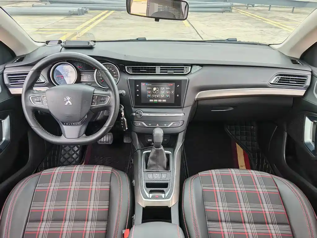 Peugeot 408 — миниатюра 7